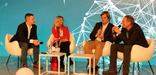 Jak usługi wspierają rozwój smart city?