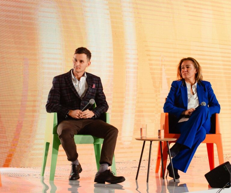 Eksperci na scenie podczas debaty "Akcja: akceleracja, czyli wsparcie dla początkujących w biznesie" zorganizowanej w ramach 12. Forum Rozwoju Mazowsza.