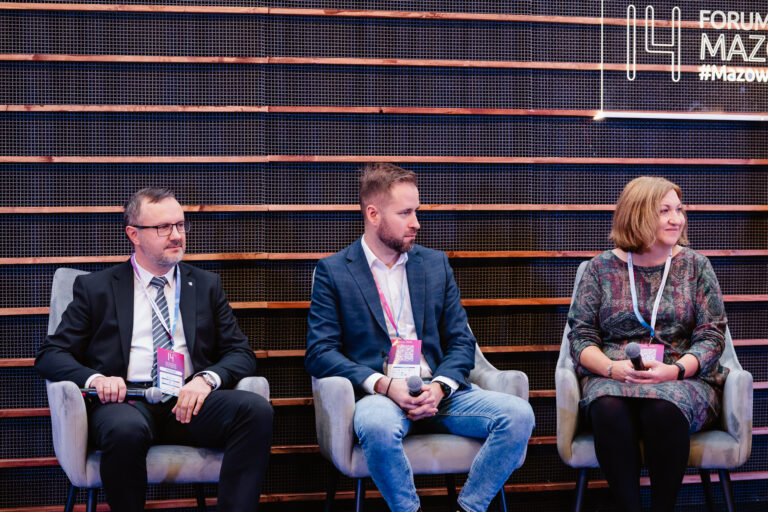 Uczestnicy panelu tematycznego: „Ewolucja zawodowa: nowe trendy na horyzoncie”