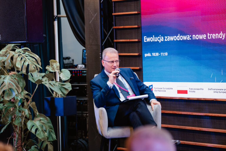 T. Sieradz Dyrektor WUP - moderator panelu tematycznego: „Ewolucja zawodowa: nowe trendy na horyzoncie”