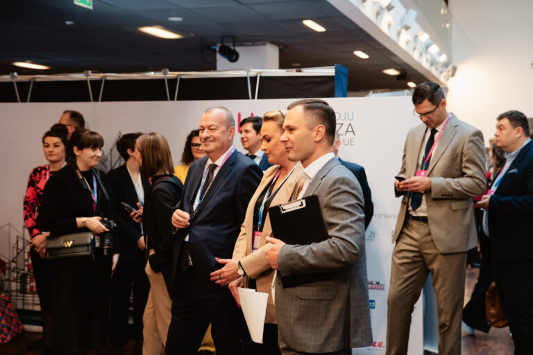 Na głównym planie: W. Raboszuk, I.Soja-Kozłowska oraz M. Wajda