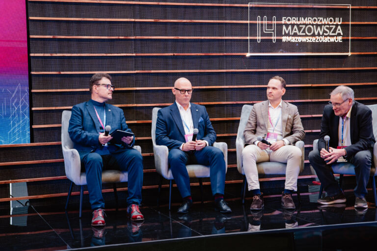 Uczestnicy panelu tematycznego: „Cyfrowe możliwości: Wykorzystanie potencjału usług zdalnych”