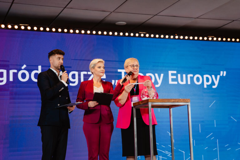 Wręczenie nagród w grze "Tropy Europy"