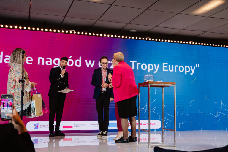 Wręczenie nagród w grze "Tropy Europy"