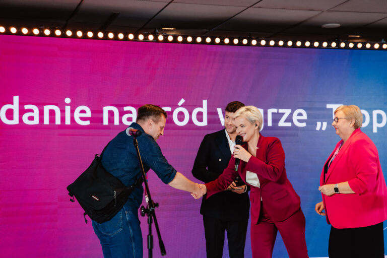 Wręczenie nagród w grze "Tropy Europy"