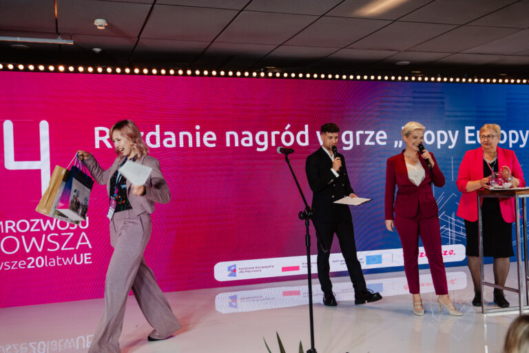 Wręczenie nagród w grze "Tropy Europy"