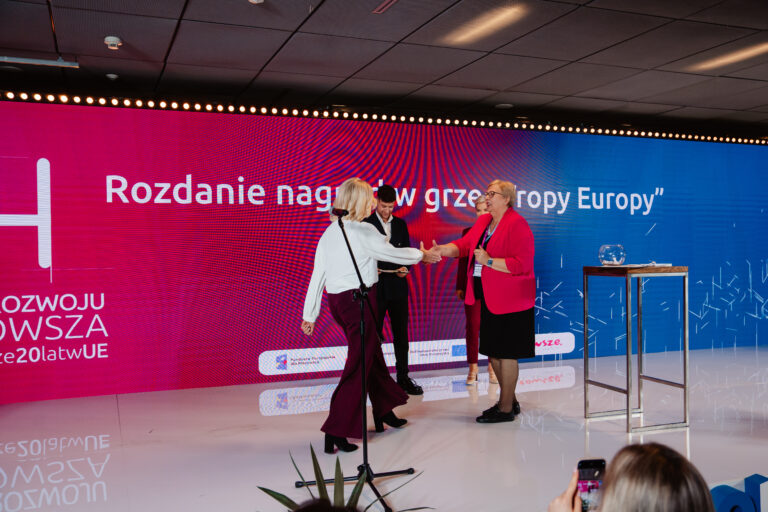 Wręczenie nagród w grze "Tropy Europy"