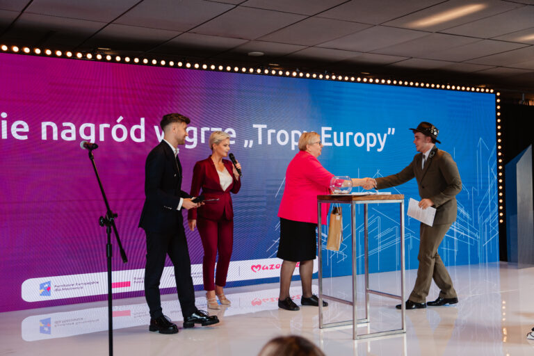 Wręczenie nagród w grze "Tropy Europy"