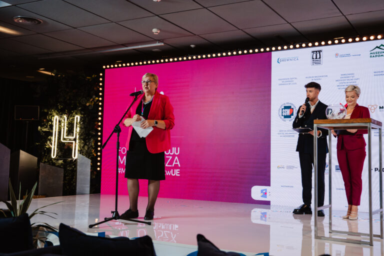 Wręczenie nagród w grze "Tropy Europy"