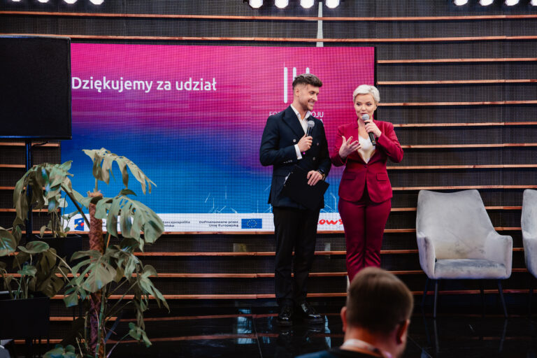 Prowadzący Forum M. Richardson oraz A. Sikora