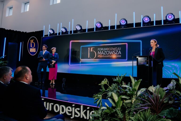 Otwarcie 15. Forum Rozwoju Mazowsza Przemawia dyrektor Mazowieckiej Jednostki Wdrażania Programów Unijnych Ilona Soja-Kozłowska