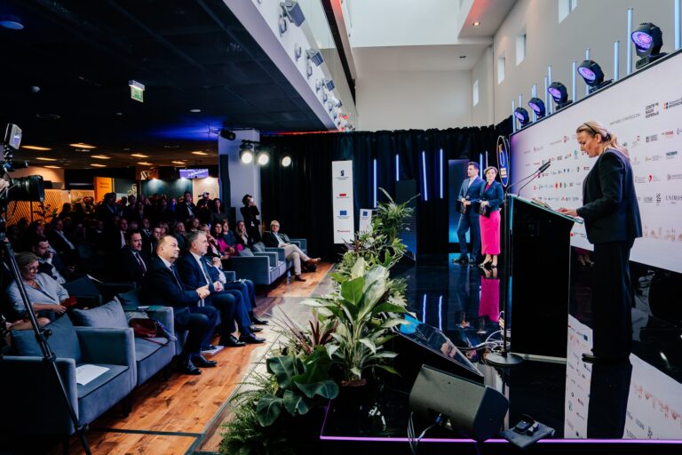 Otwarcie 15. Forum Rozwoju Mazowsza Przemawia dyrektor Mazowieckiej Jednostki Wdrażania Programów Unijnych Ilona Soja-Kozłowska