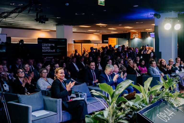 Widownia podczas otwarcia 15. Rorum Rozwoju Mazowsza