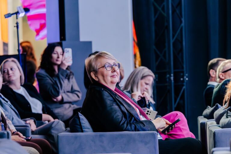 Pani Elżbieta Szymanik - zastępca dyrektora MJWPU