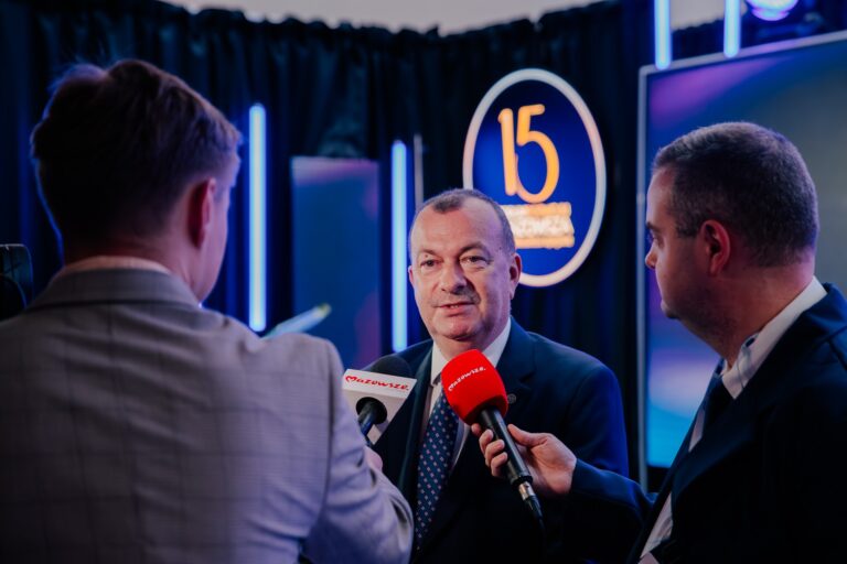 Wicemarszałek raboszuk udziela wywiadu