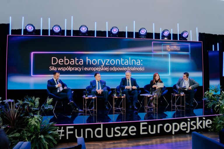 Marcin Wajda, Adam Struzik, Marek Woźniak, Marta Mariño Regueiro oraz Denis Ranogajec podczas debaty horyzontalnej