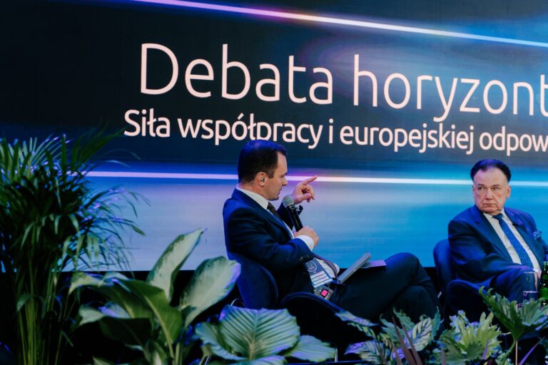 Marcin Wajda oraz Adam Struzik podczas debaty horyzontalnej