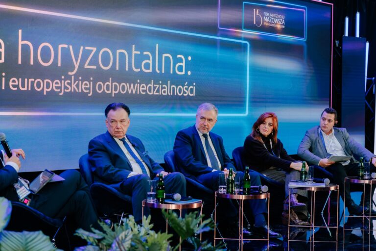 Adam Struzik, Denis Ranogajec, Marek Woźniak podczas debaty horyzontalnej