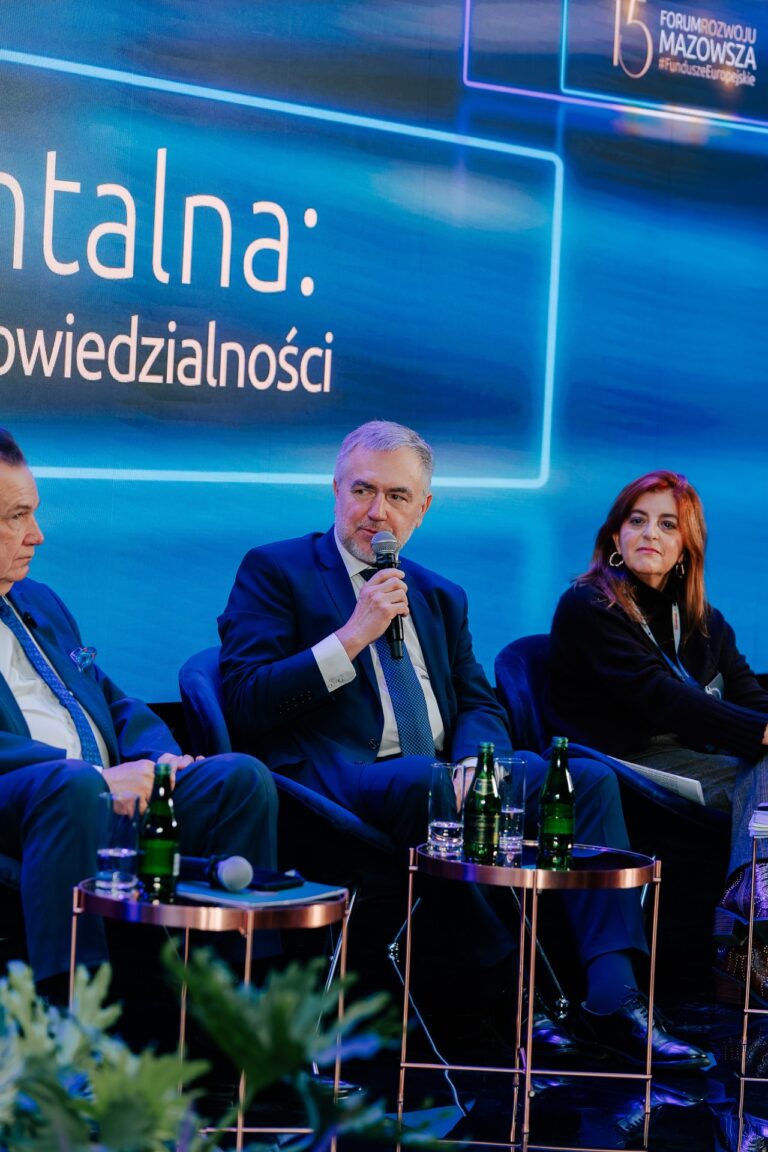 Marek Woźniak oraz Marta Mariño Regueiro podczas debaty horyzontalnej