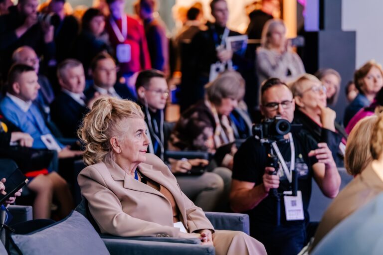 Widownia oglądająca debatę hotyzontalną