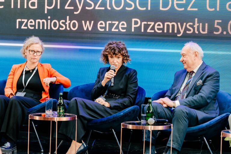 Nie ma przyszłości bez tradycji – rzemiosło w erze Przemysłu 5.0 Profesor Klmek, Magdalena Targońska i Dr ilona Iłowiecka-Tańska podczas debaty
