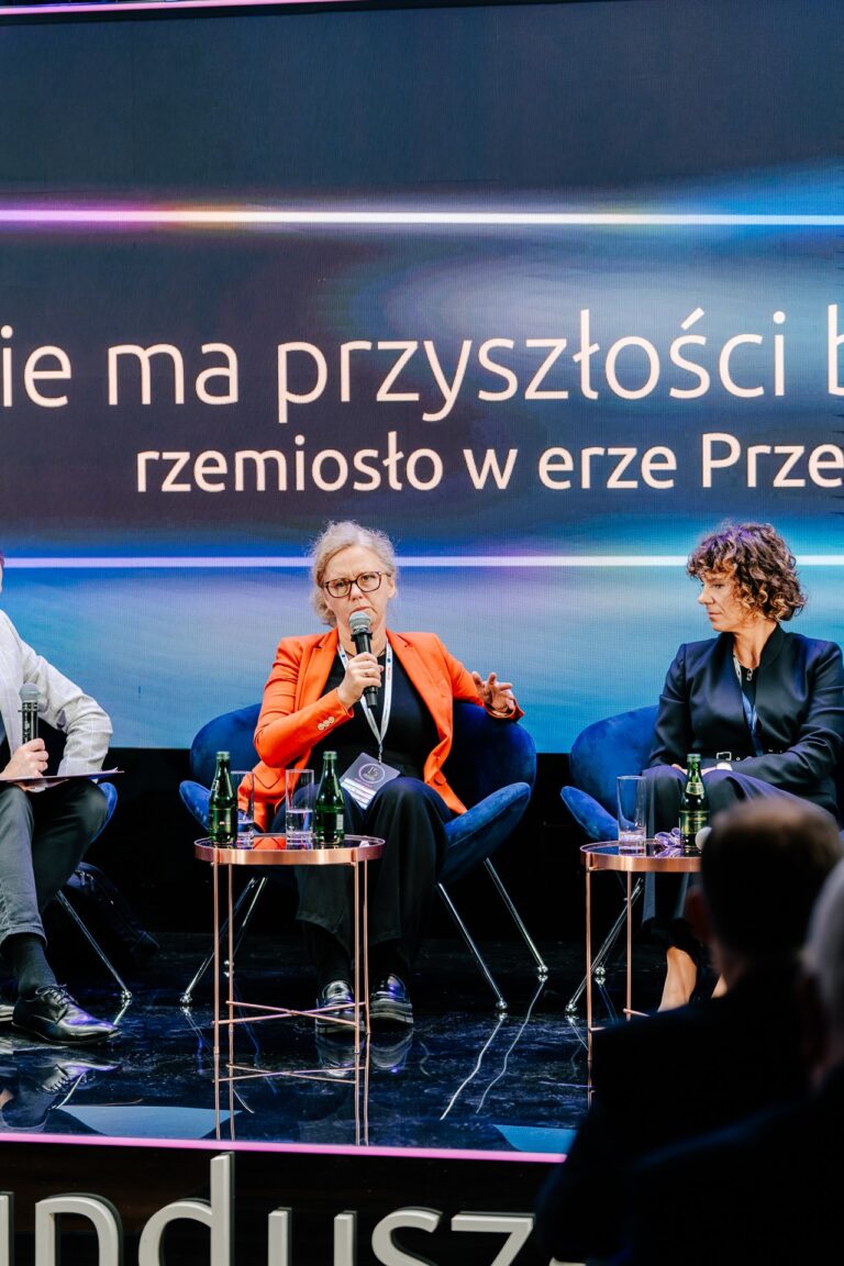 Dr Ilona Iłowiecka-Tańska podczas debaty Nie ma przyszłości bez tradycji – rzemiosło w erze Przemysłu 5.0