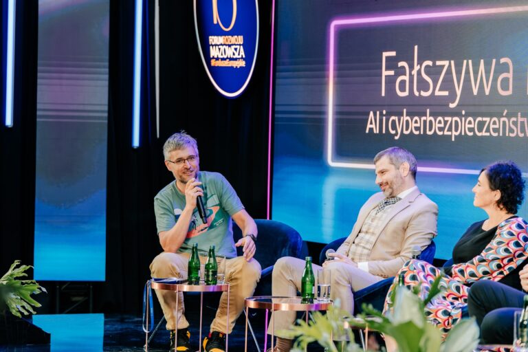 Fałszywa rzeczywistość: AI i cyberbezpieczeństwo – gdzie leżą granice zaufania? Dr hab. Jan Kozak, Maciej Skorko, Dr Karolina Małagocka