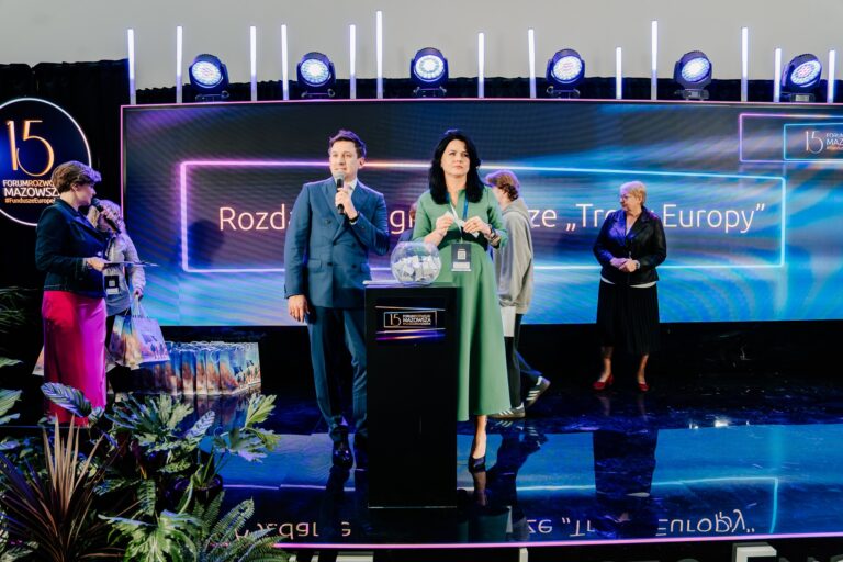 Rozdanie nagród konkursu Tropy Europy Zastepca dyrektora MJWPU Pani Monika Tchórznicka