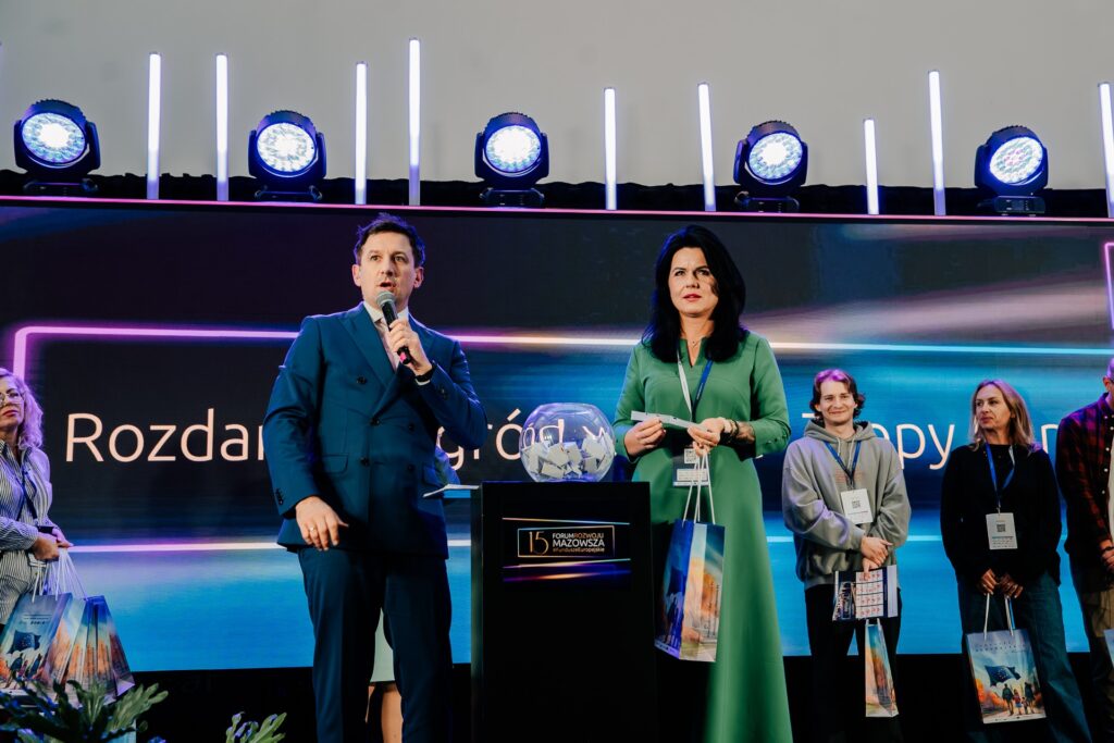 Rozdanie nagród konkursu Tropy Europy Zastepca dyrektora MJWPU Pani Monika Tchórznicka