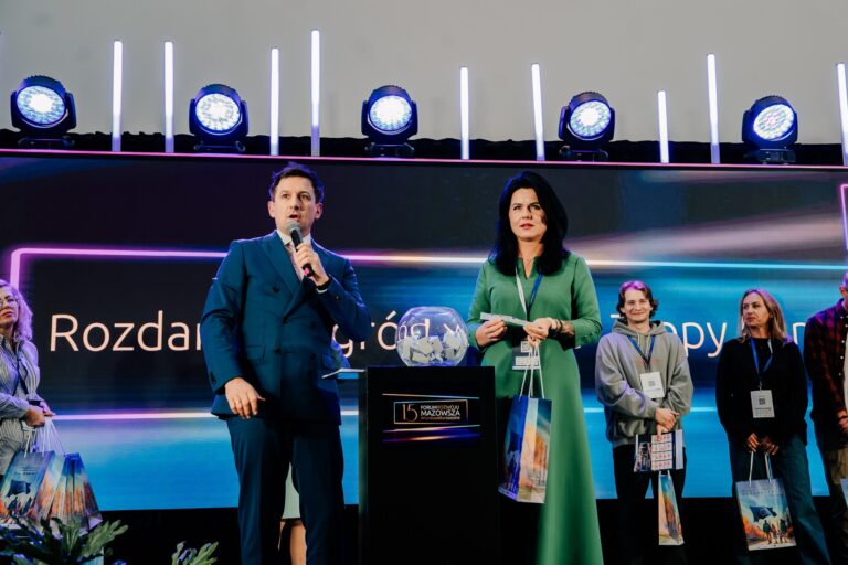 Rozdanie nagród konkursu Tropy Europy Zastepca dyrektora MJWPU Pani Monika Tchórznicka